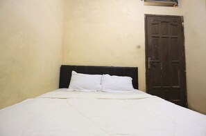 Double Room | Bed sheets - SPOT ON 92569 Anto Homestay SyariahNearPelabuhan Feri Harbor Bay (Batam)