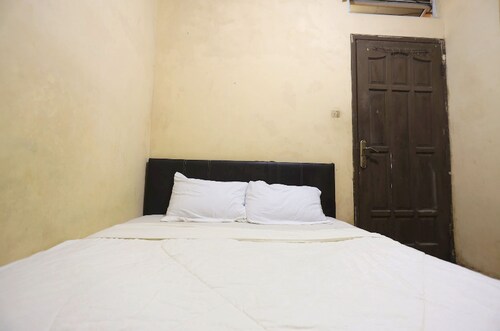 SPOT ON 92569 Anto Homestay SyariahNearPelabuhan Feri Harbor Bay
