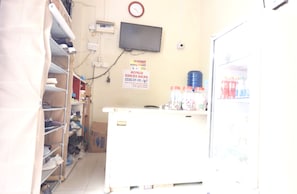 Reception - SPOT ON 92569 Anto Homestay SyariahNearPelabuhan Feri Harbor Bay (Batam)