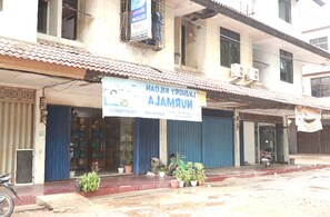 Front of property - SPOT ON 92569 Anto Homestay SyariahNearPelabuhan Feri Harbor Bay (Batam)