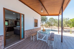 Outdoor dining - Holiday Home Adalid, Seville Countryside (La Puebla de Cazalla)
