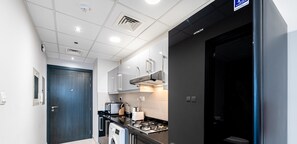 Design Studio | Private kitchen | Fridge, microwave, oven, stovetop