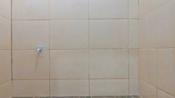 Quarto casal | Banheiro | Chuveiro, sabonete