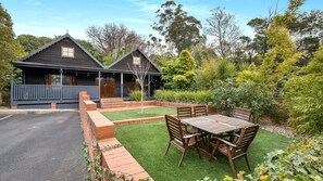 Outdoor dining - Twin Peaks - Kangaroo Valley (Kangaroo Valley)