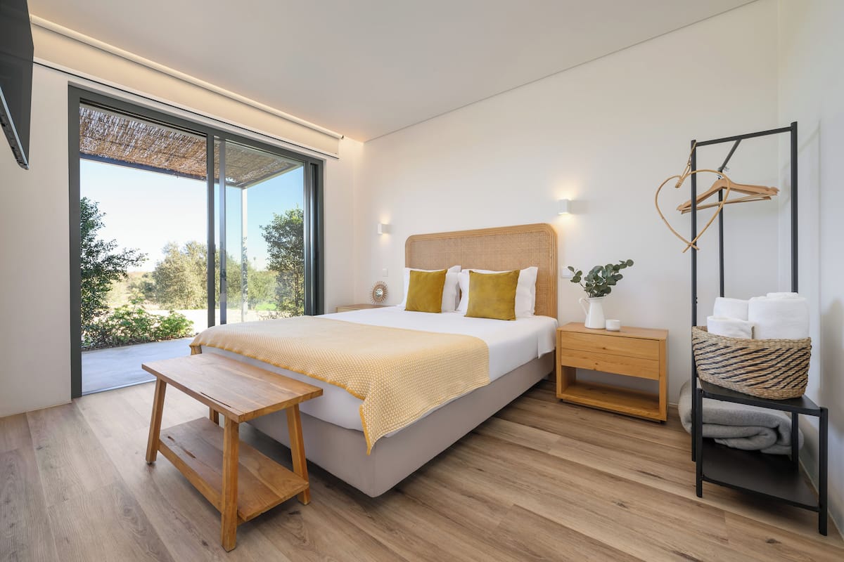 Superior appartement, open haard | 1 slaapkamer, een bureau, een laptopwerkplek, verduisterende gordijnen