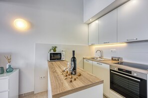 Departamento estándar, 1 habitación, frente al mar (Valdarke Seaside Apartment) | Comedor