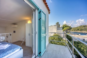 Departamento estándar, 1 habitación, frente al mar (Valdarke Seaside Apartment) | 1 habitación, tabla de planchar con plancha, wifi gratis y ropa de cama