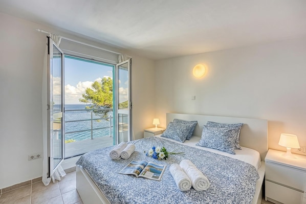 Standard Apartment, Multiple Bedrooms, Sea Facing (Valdarke Seaside Apartment) | 1 bedroom, iron/ironing board, free WiFi, bed sheets