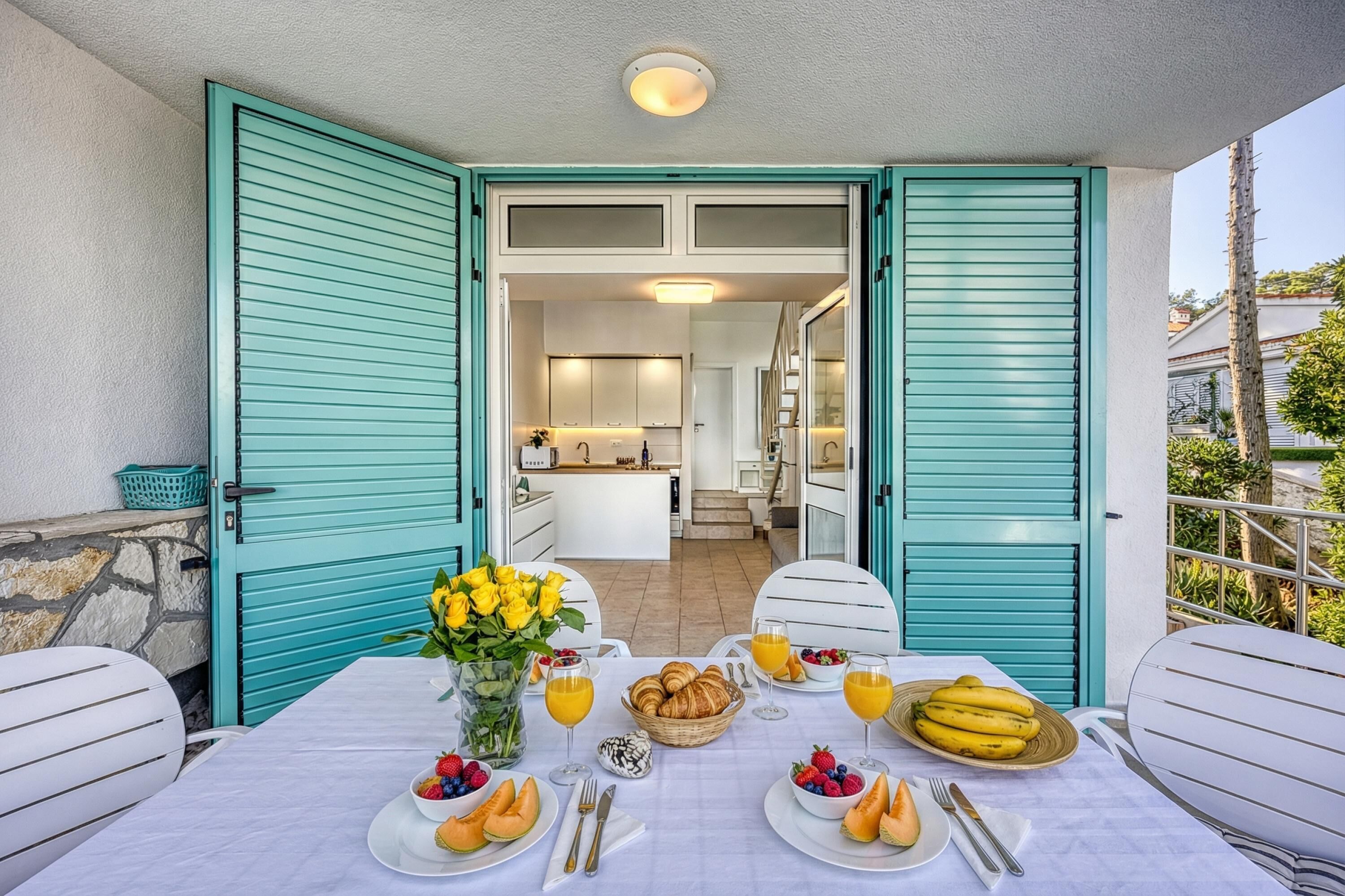 Standard Apartment, Multiple Bedrooms, Sea Facing (Valdarke Seaside Apartment) | Outdoor dining