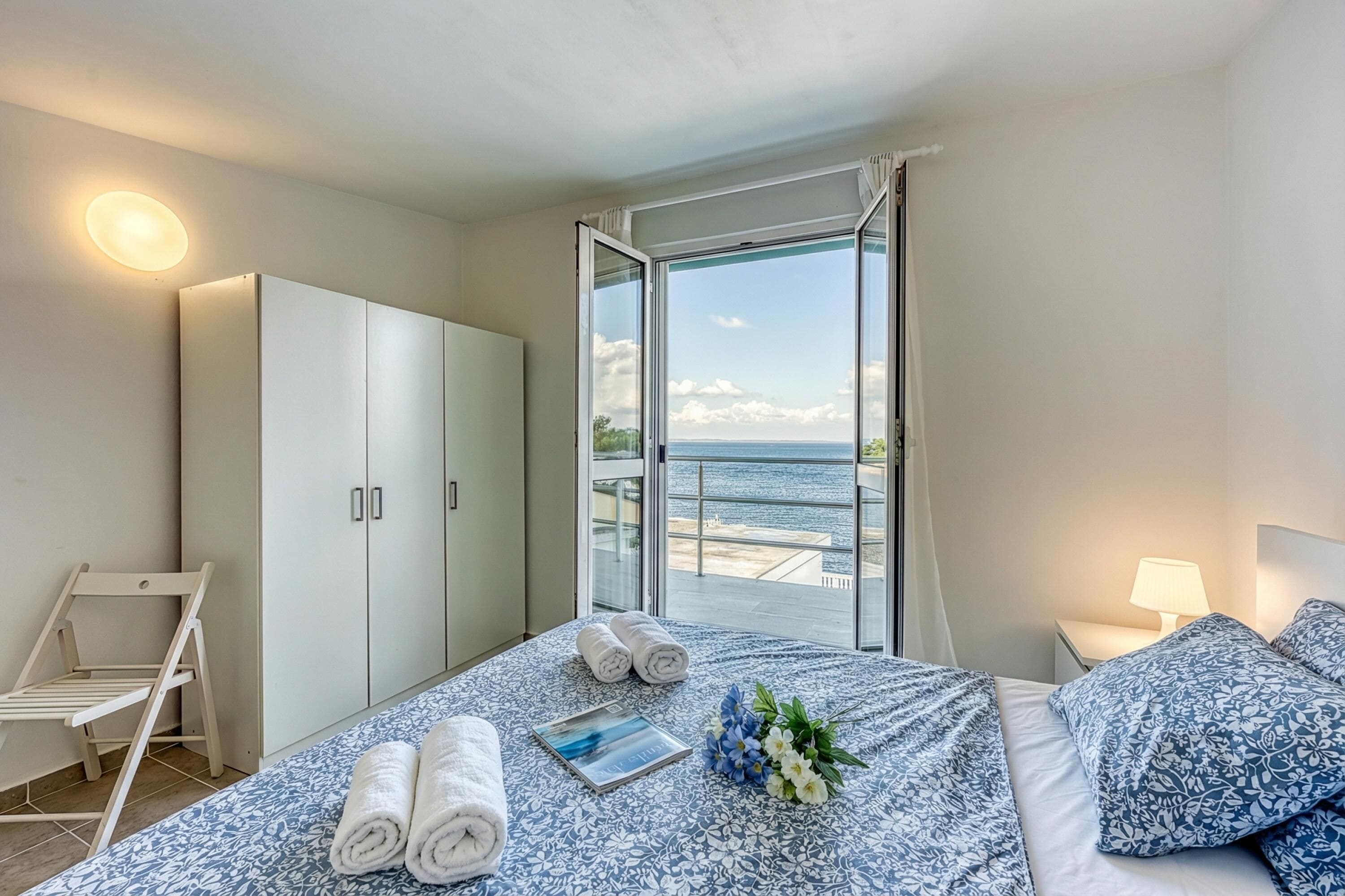 Standaard appartement, meerdere slaapkamers, uitzicht op zee (Valdarke Seaside Apartment) | 1 slaapkamer, een strijkplank/strijkijzer, gratis wifi, beddengoed