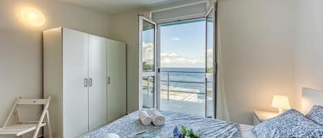 標準公寓, 多間臥室, 面海 (Valdarke Seaside Apartment) | 1 間臥室、熨斗/熨衣板、免費無線上網、床單