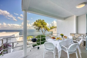 Apartament estàndard, diversos dormitoris, orientació mar (Valdarke Seaside Apartment) | Servei de restauració a l'aire lliure