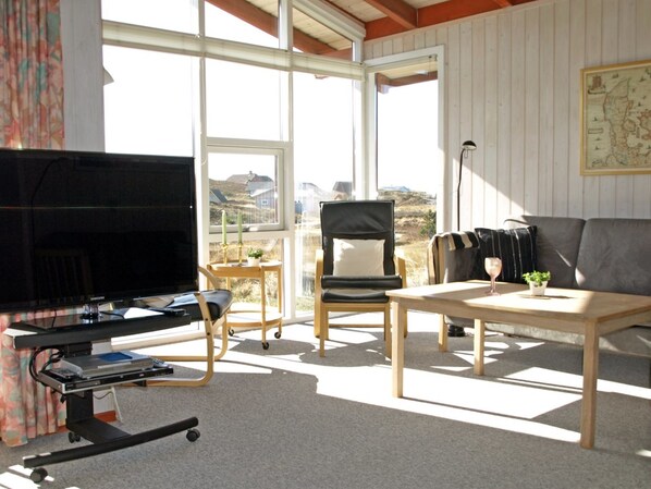 Fernseher, Kamin, DVD-Player