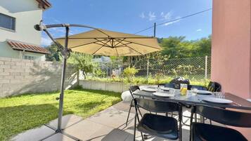 Family House, Multiple Bedrooms, Mountainside (Casa Carolina 1) | Outdoor dining