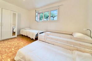 2 bedrooms, free WiFi, bed sheets - Casa Carolina (Losone)