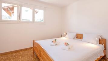 Family House, Multiple Bedrooms, Mountainside (Casa Carolina 1) | 2 bedrooms, free WiFi, bed sheets