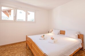 Maison Familiale, plusieurs chambres, côté montagne (Casa Carolina 1) | 2 chambres, Wi-Fi gratuit, draps fournis