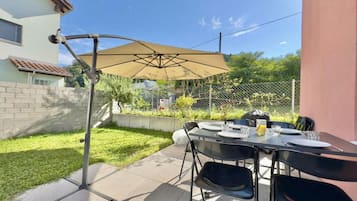 Family House, Multiple Bedrooms, Mountainside (Casa Carolina 1) | Outdoor dining