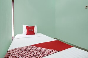 Economy Single Room - Hotel O Gita Graha Guest House Syariah (Yogyakarta)