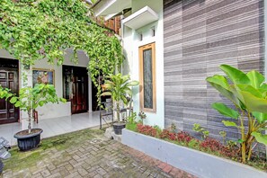 Lobby - Hotel O Gita Graha Guest House Syariah (Yogyakarta)