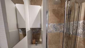 A bathroom with a shower, sink, and mirror. - Studio Notre Dame - Terrace & A/C (Marseille)