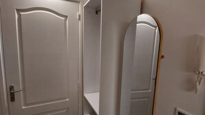 A room with a white door, a mirror, and a light fixture on the ceiling. - Studio Notre Dame - Terrace & A/C (Marseille)