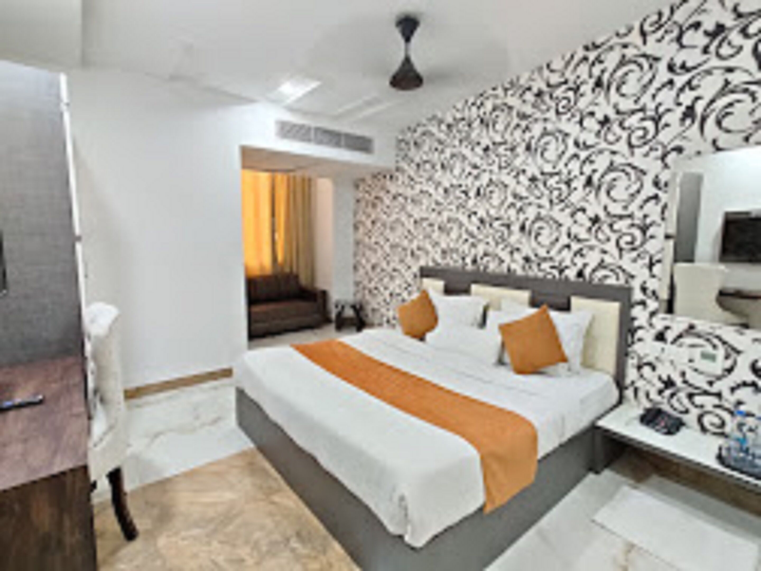 Superior Double Room | Bathroom | Free toiletries