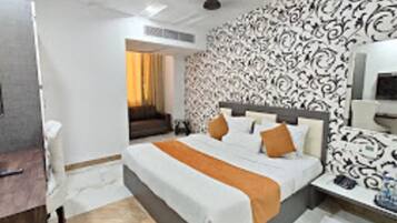 Superior Double Room | Bathroom | Free toiletries