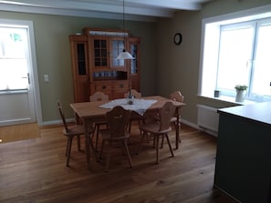 Dining - Fantastic first floor apartment with direct garden access into the countryside  (Delve)