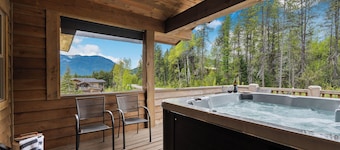 Lux Retreat! Hot Tub! Game Room! 6 Mins to GNP