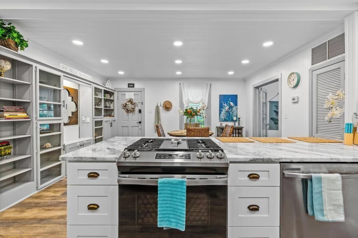 Photo 17 of Adorable Uptown Cottage-Steps to attractions! Perfect for families and couples!