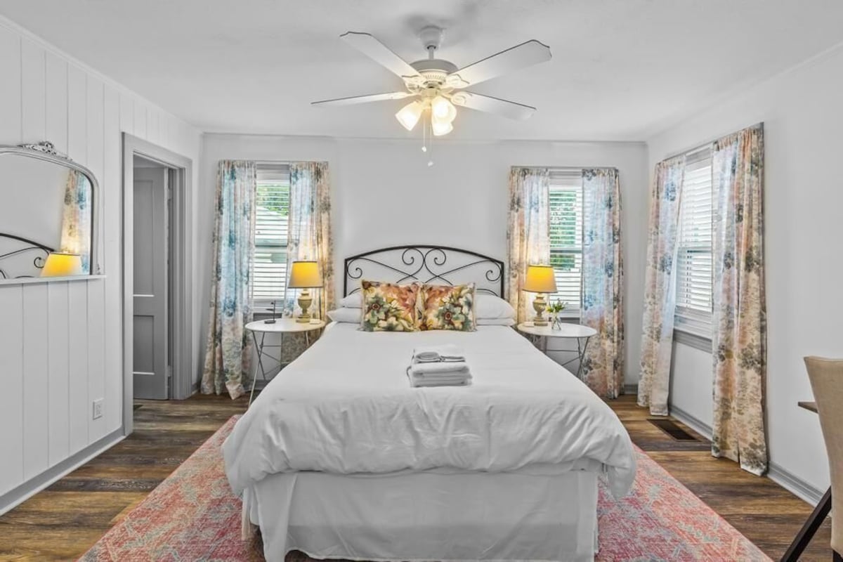 Photo 19 of Adorable Uptown Cottage-Steps to attractions! Perfect for families and couples!