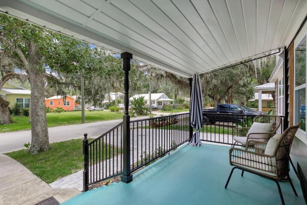 Photo 3 of Adorable Uptown Cottage-Steps to attractions! Perfect for families and couples!