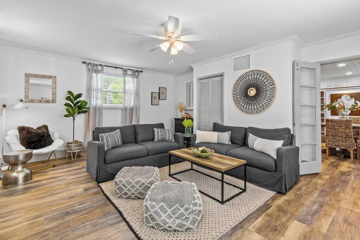 Photo 9 of Adorable Uptown Cottage-Steps to attractions! Perfect for families and couples!