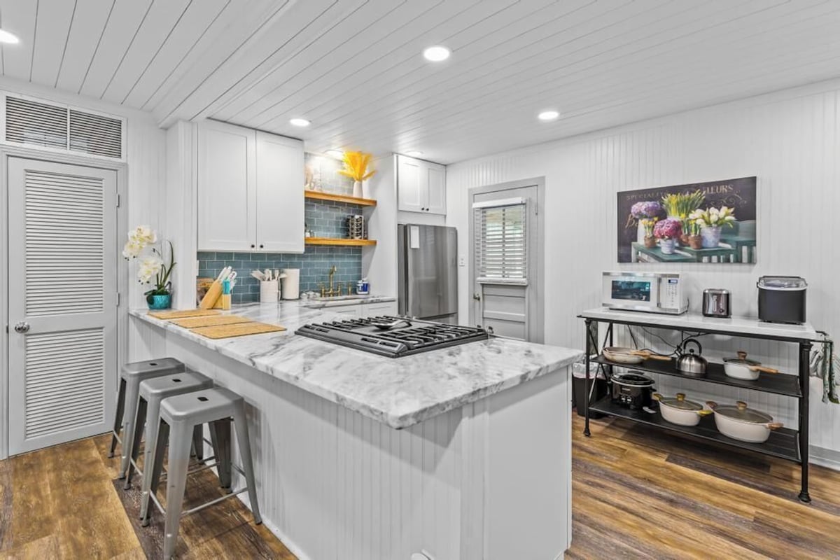 Photo 14 of Adorable Uptown Cottage-Steps to attractions! Perfect for families and couples!