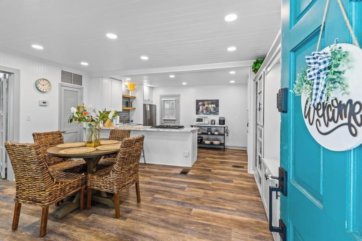 Photo 5 of Adorable Uptown Cottage-Steps to attractions! Perfect for families and couples!