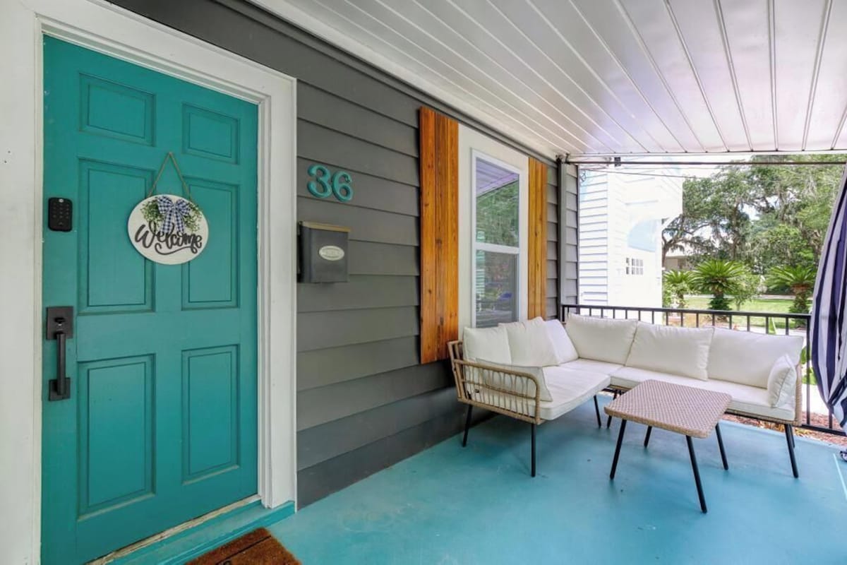 Photo 4 of Adorable Uptown Cottage-Steps to attractions! Perfect for families and couples!