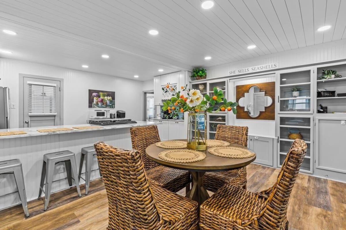 Photo 7 of Adorable Uptown Cottage-Steps to attractions! Perfect for families and couples!