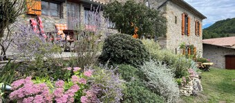 Bergerie Nichée Dans un Écrin de Verdure