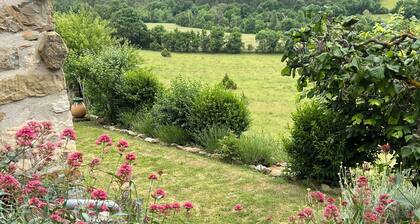Bergerie Nichée Dans un Écrin de Verdure
