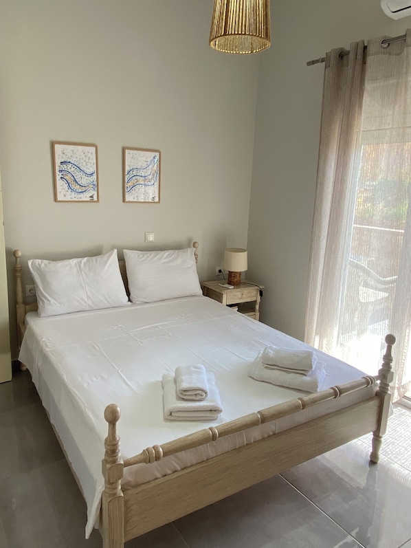 2 bedrooms, desk, soundproofing, iron/ironing board
