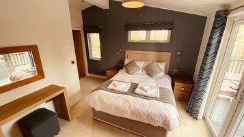 2 bedrooms, in-room safe, individually decorated, individually furnished