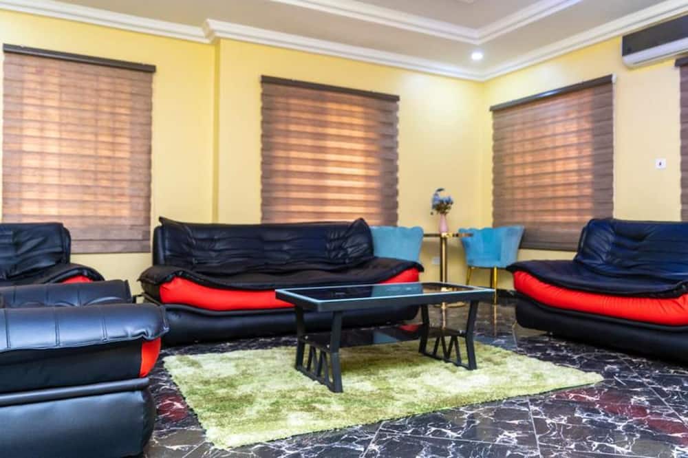 Impeccable 2-bed Apartment in Accra
