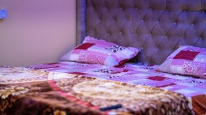 2 عدّة غرف نوم وواي فاي مجانًا وملاءات أسرّة