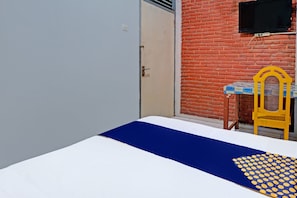 Habitación Confort, 1 cama matrimonial | Escritorio, espacio para trabajar con laptop y wifi gratis 