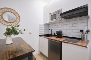 Fridge, microwave, stovetop, coffee/tea maker