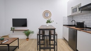 コーヒー / ティーメーカー、冷蔵庫、電子レンジ、コンロ