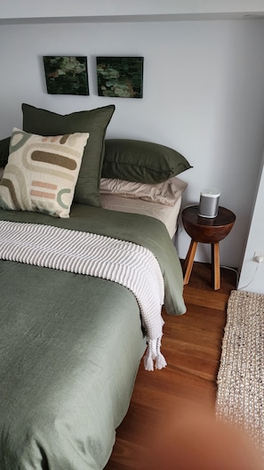 3 bedrooms, iron/ironing board, WiFi, bed sheets