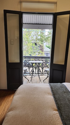 3 habitaciones, tabla de planchar con plancha, wifi y ropa de cama