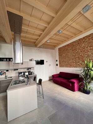 Smart TV - Dimora Boezio7, elegant apartment in the center (Pavia)